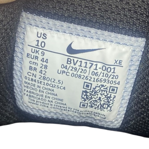 Men’s Nike Black and White Air Max Shoes - Picture 8 of 8